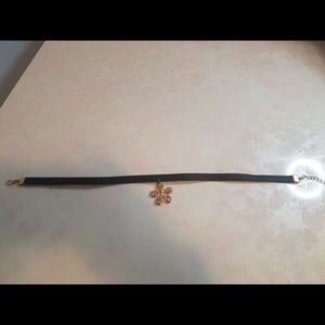 Flower Pendant Choker
